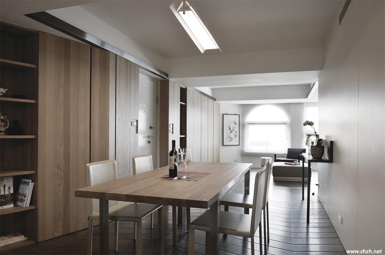 簡(jiǎn)約沉穩(wěn)的玄關(guān)