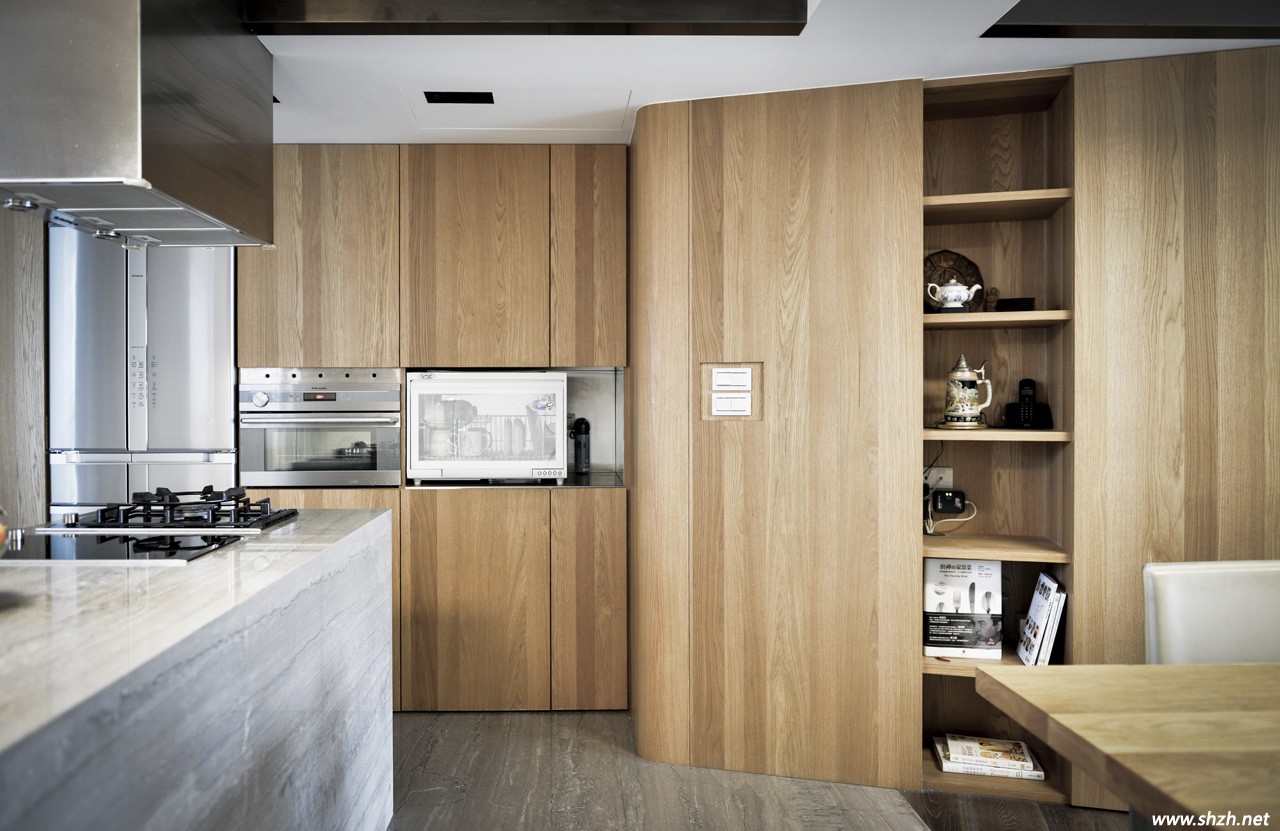 簡(jiǎn)約沉穩(wěn)的廚房