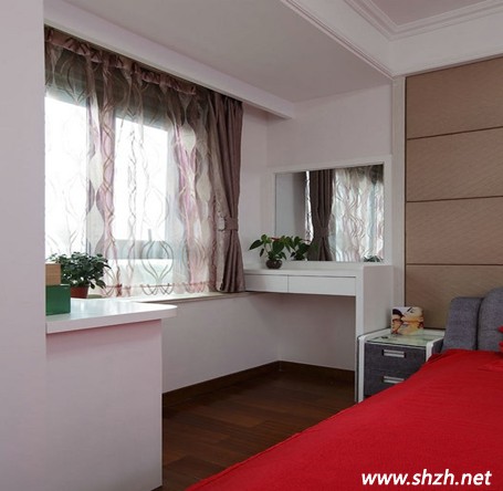 夢(mèng)幻簡約梳妝臺(tái)飄窗